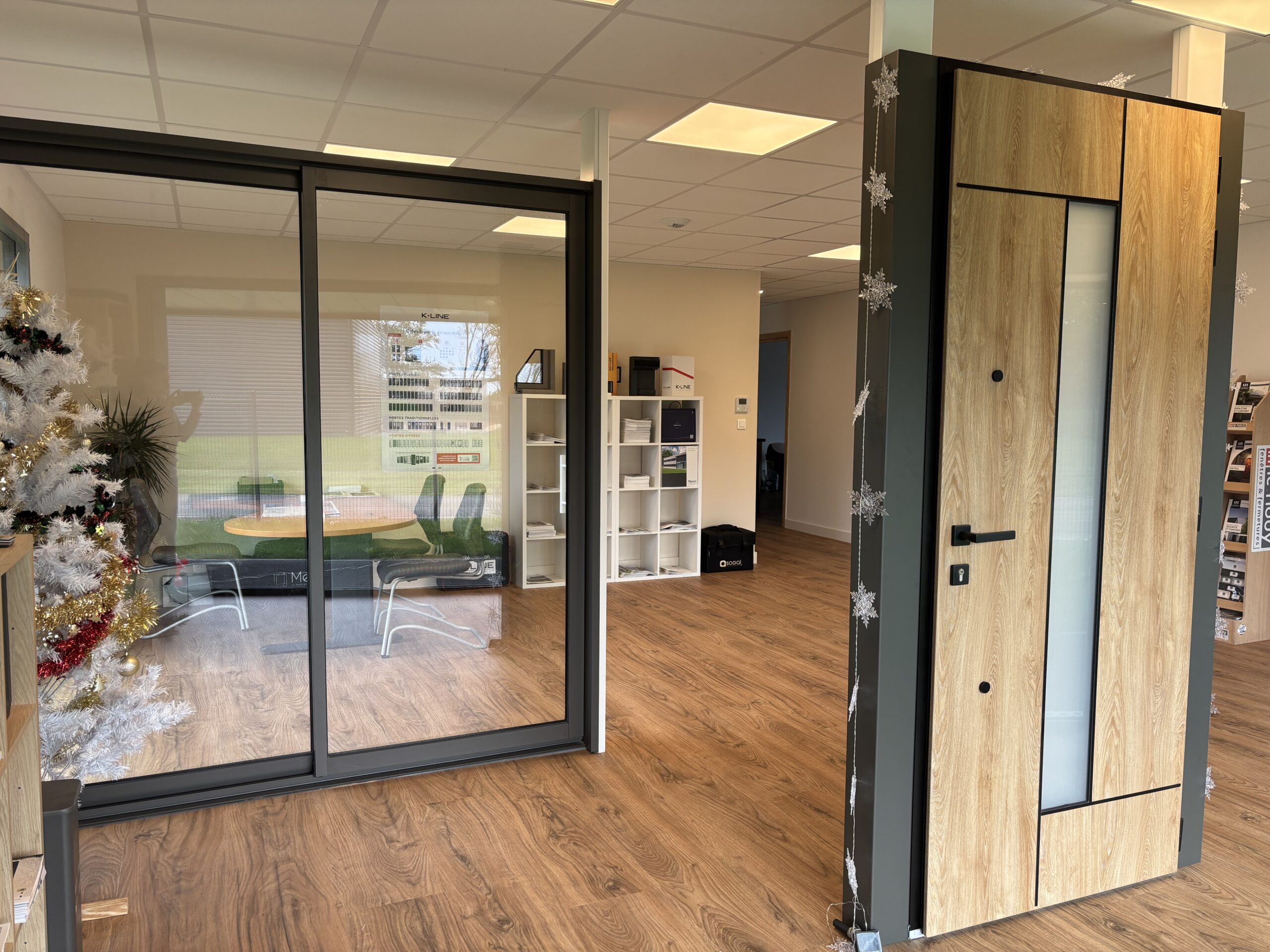 showroom-1-scaled Contact