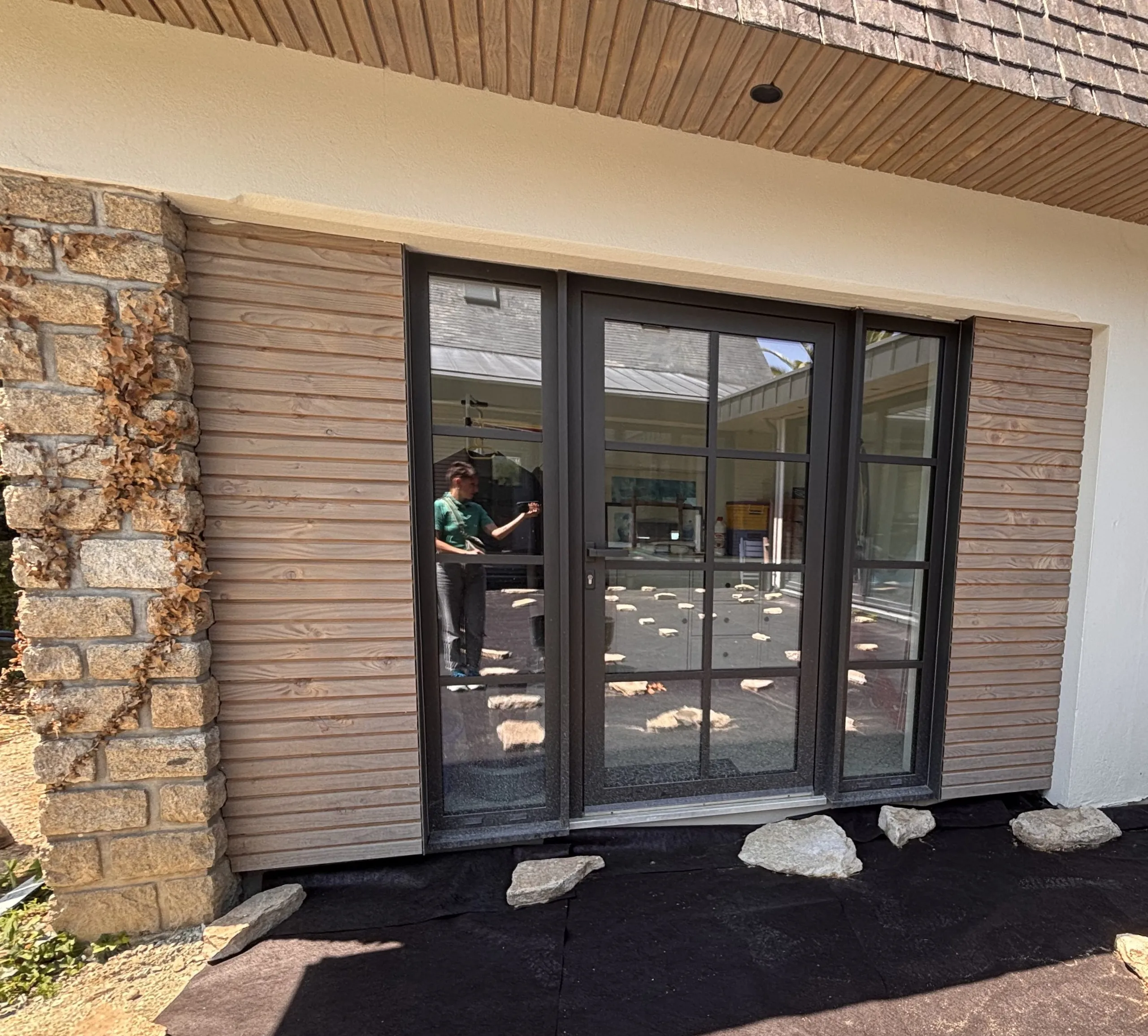 Menuiseries aluminium avec terrasse bois